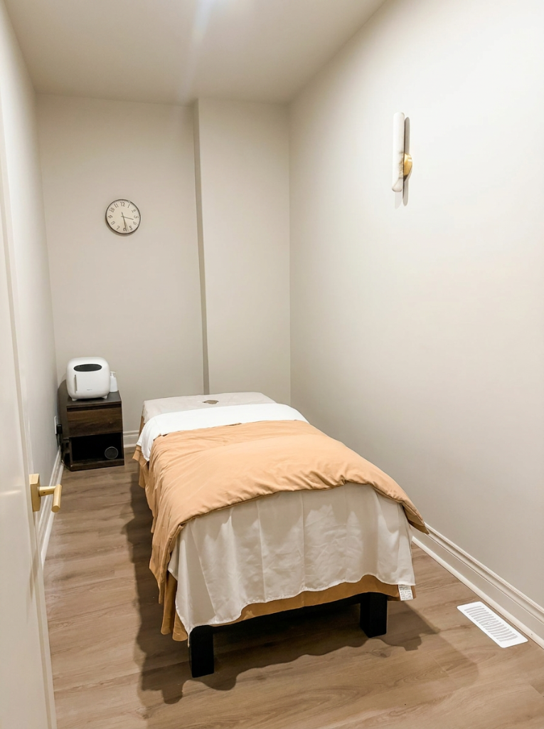 Acupuncture needles treatment at Moxa Wellness downtown Toronto